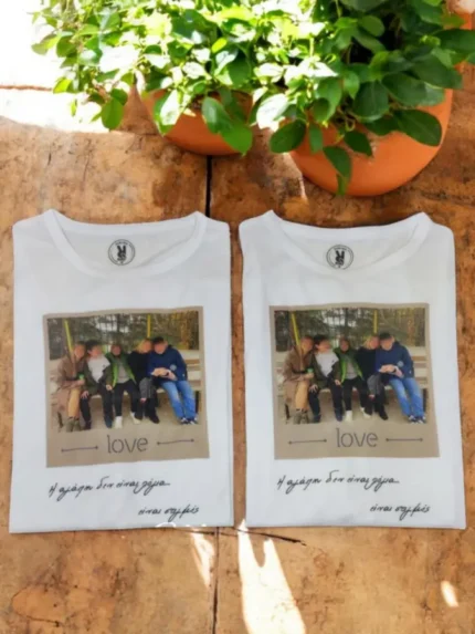 T-Shirt με εικόνα Love